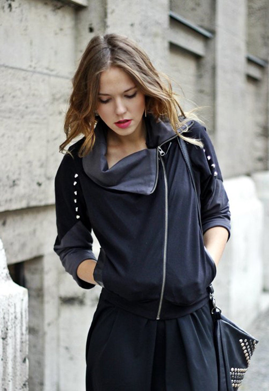 Black sweatshirt with zipper and rivets