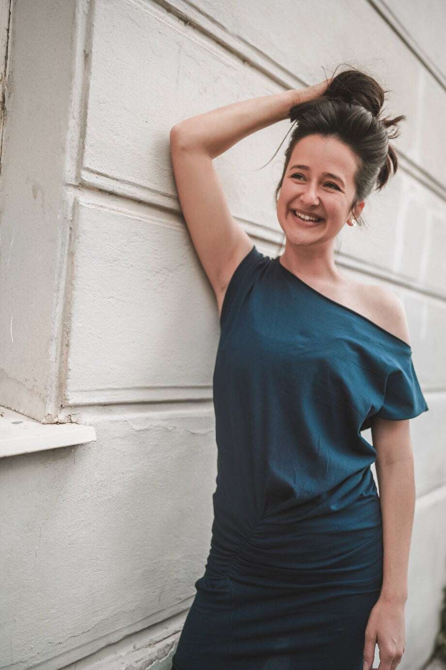 Dark blue dress with short sleeves