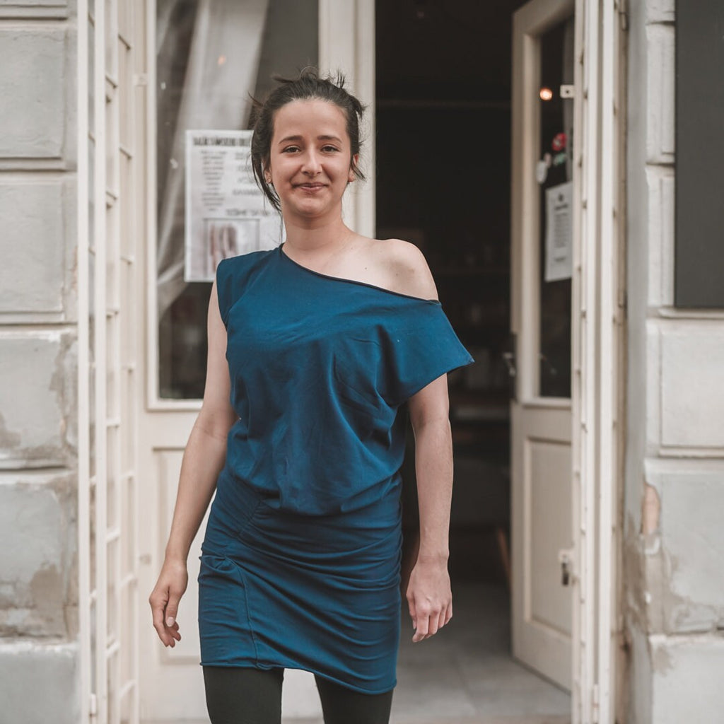 Dark blue dress with short sleeves