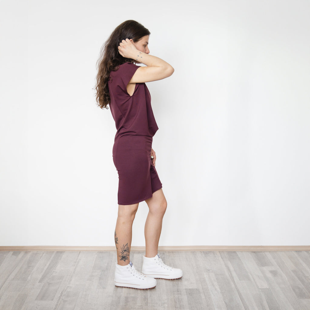Maroon dress with short sleeves