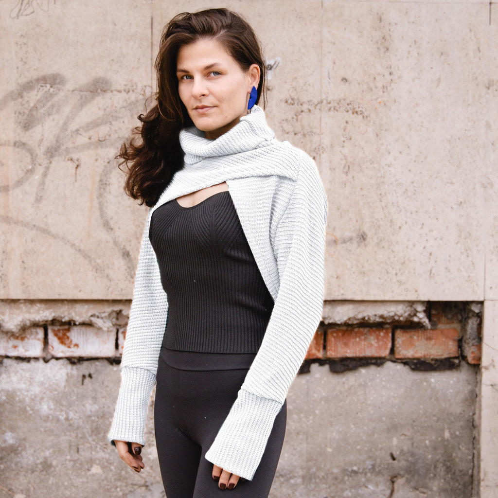 White Cotton bolero sweater with high collar, turtle neck