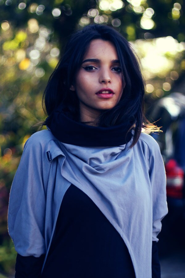 Long gray black sweatshirt / bolero