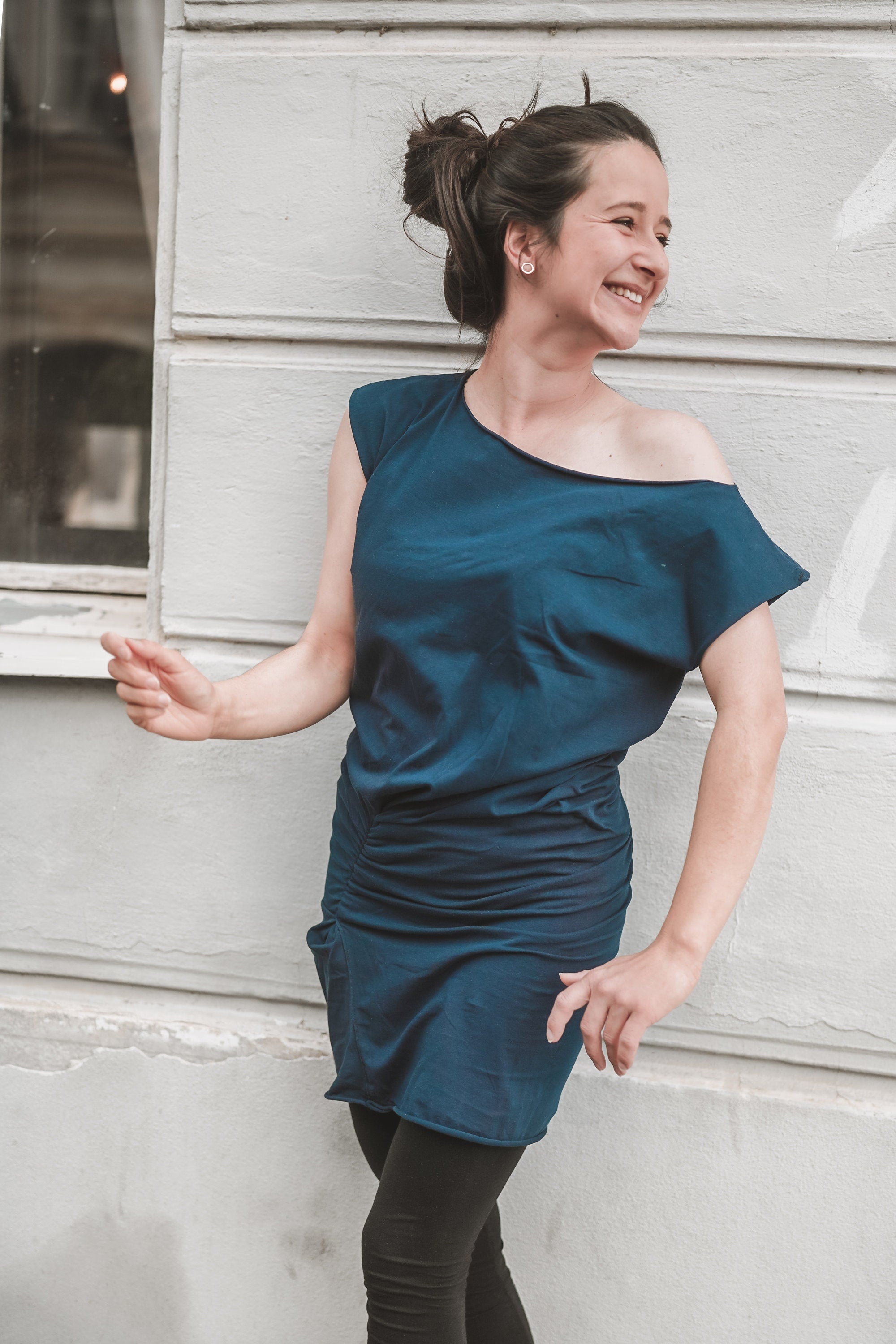 Dark blue dress with short sleeves