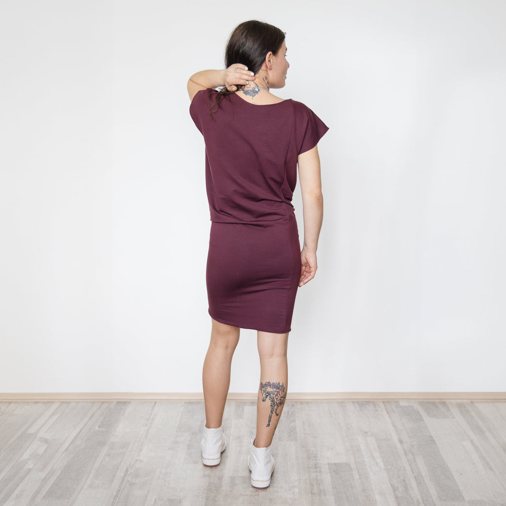 Maroon dress with short sleeves